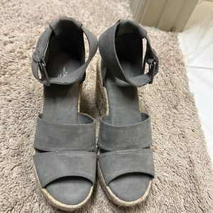 Universal Thread Grey Double Strap Wedges size 8.5
